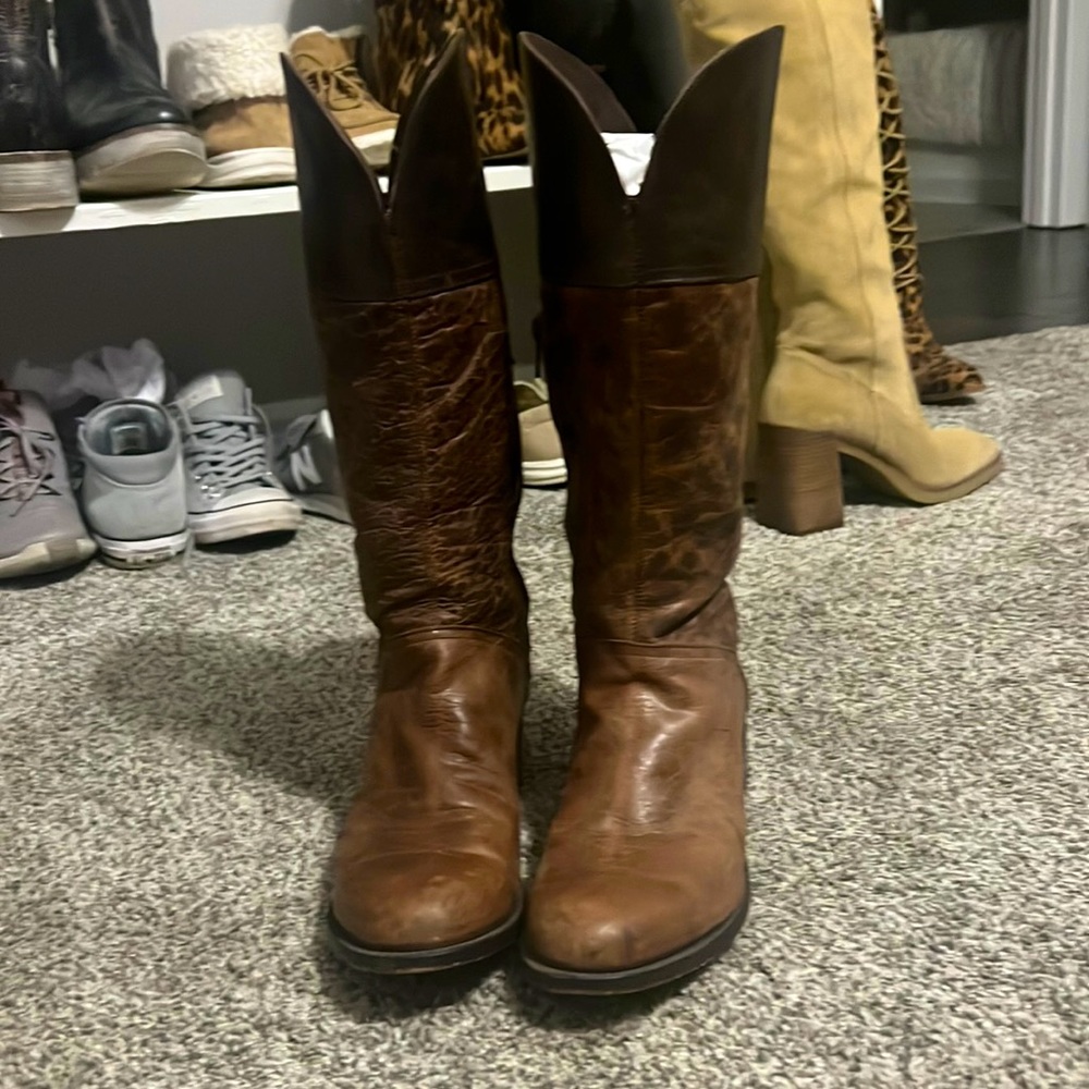 Womens tall leather boots.